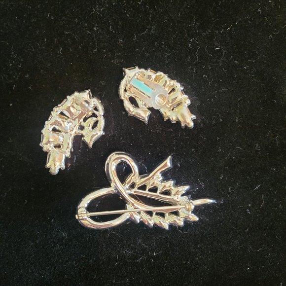 Vintage Baguette & Pear Shape Rhinestone Brooch and Earring Set - Picture 4 of 5